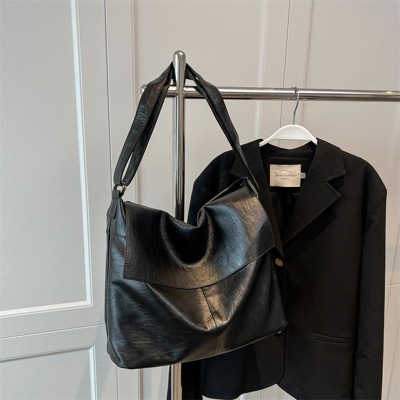 Classic Black Soft PU Tote Bag Autumn Winter New Women s Large Capacity Messenger Bags Elegant Female Commuter Handbags (30cm<Max Length<50cm) чёрный
Classic Black Soft PU Tote Bag Autumn Winter New Women s Large Capacity Messenger Bags Elegant Female Commuter Handbags (30cm<Max Length<50cm) чёрный