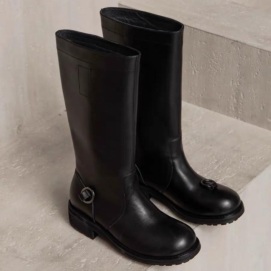 Осень и зима новая нишевая дизайнерская модель сапоги-чулки на толстом каблуке сапоги-рыцари женственность высокое голенище, но до колена женские сапоги 39 чёрный
Осень и зима новая нишевая дизайнерская модель сапоги-чулки на толстом каблуке сапоги-рыцари женственность высокое голенище, но до колена женские сапоги 39 чёрный