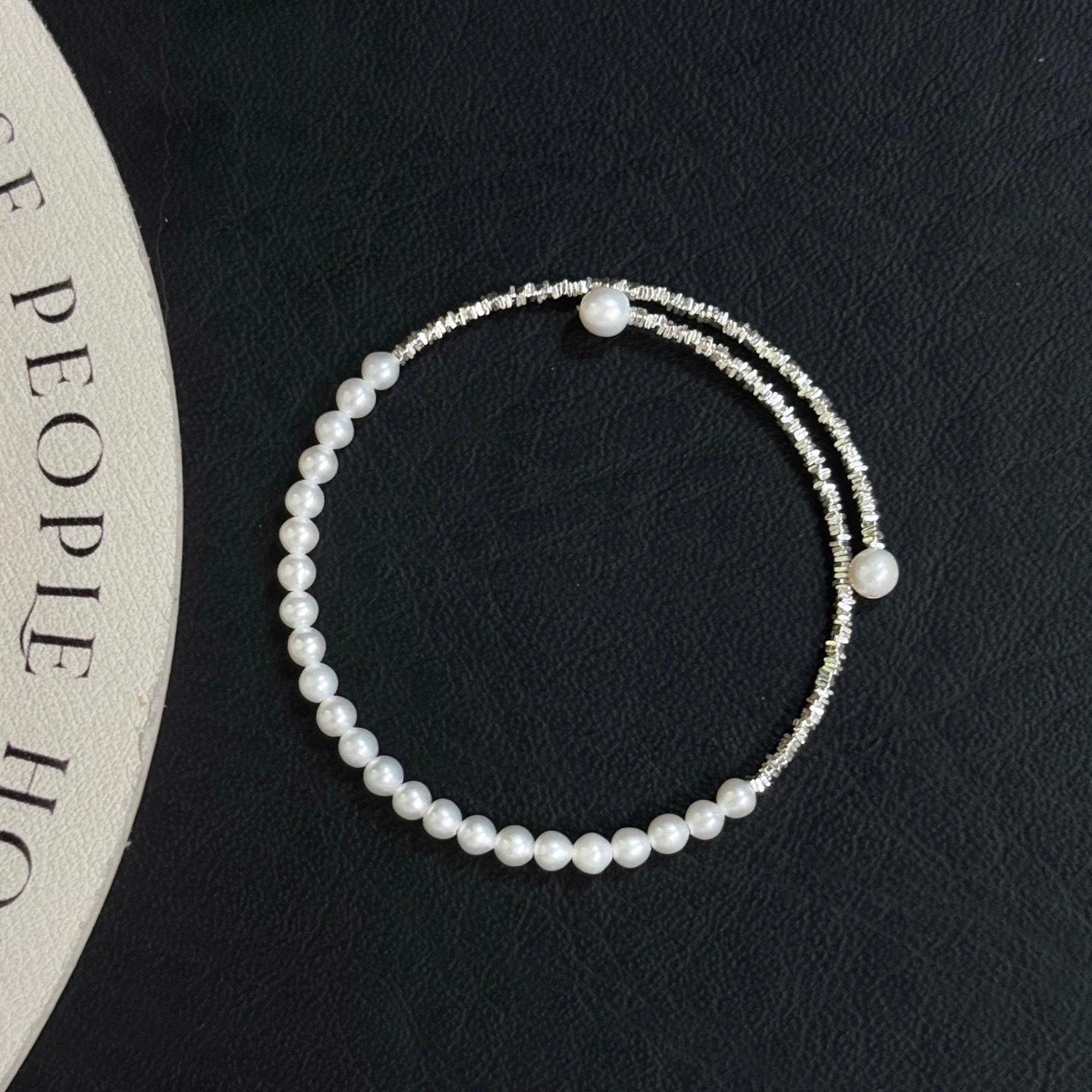 Браслет зі стерлінгового срібла S925 з прісноводними перлами: Елегантні, Прості Розкішні Прикраси для Жінок срібний
Браслет зі стерлінгового срібла S925 з прісноводними перлами: Елегантні, Прості Розкішні Прикраси для Жінок срібний