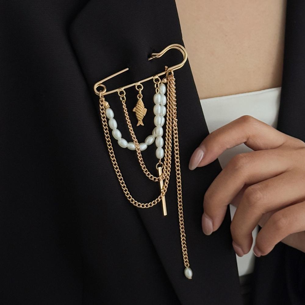 Fashion Pearl Multi-layer Chain Tassel Brooch Hip Hop Lapel Pins for Women Decorative Clothing Accessories Jewelry Gifts золотой
Fashion Pearl Multi-layer Chain Tassel Brooch Hip Hop Lapel Pins for Women Decorative Clothing Accessories Jewelry Gifts золотой