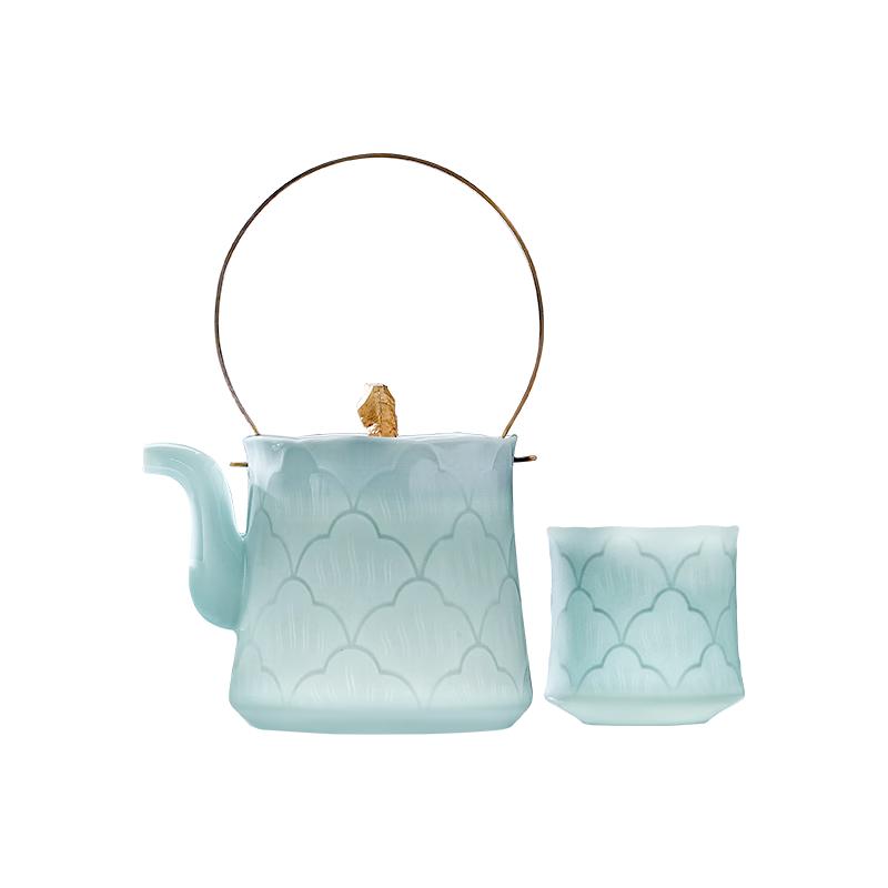 Jingdezhen Carved Ceramic Kung Fu Tea Set
Jingdezhen Carved Ceramic Kung Fu Tea Set