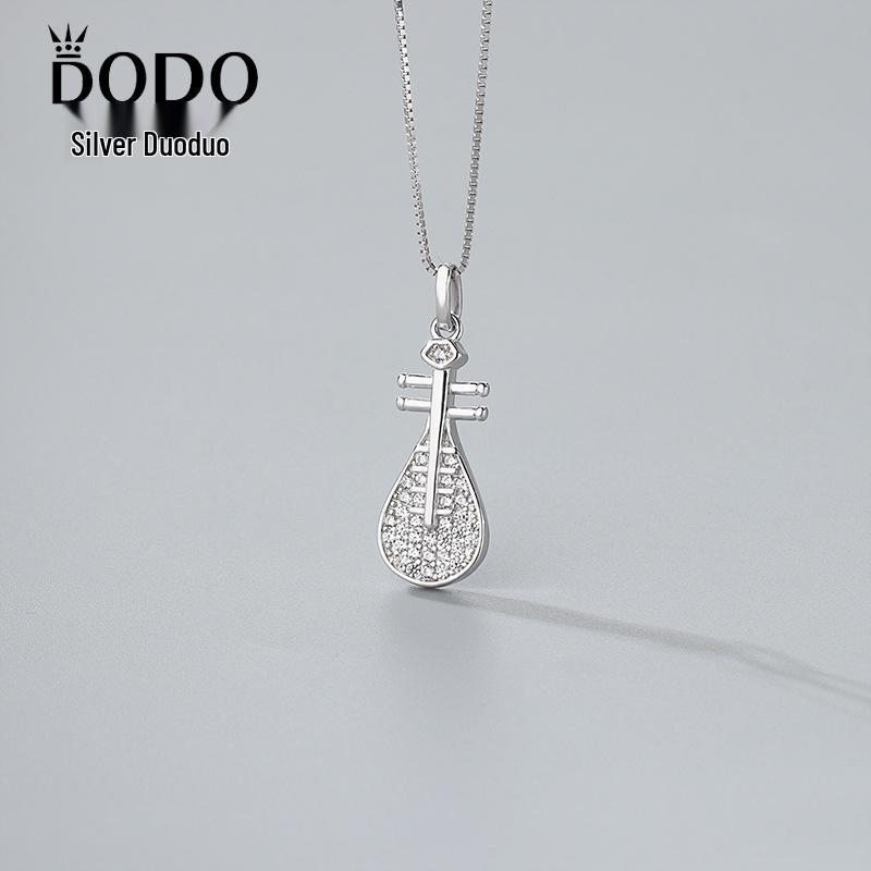 Chinese Style S925 Sterling Silver Pipa Necklace with Diamonds: Versatile Women s Clavicle Chain Accessory Platinum - S925 Silver
Chinese Style S925 Sterling Silver Pipa Necklace with Diamonds: Versatile Women s Clavicle Chain Accessory Platinum - S925 Silver