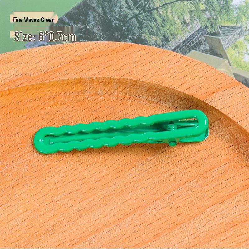 Christmas Cartoon Hair Clip: Red Alloy Bobby Pin for Girls
Christmas Cartoon Hair Clip: Red Alloy Bobby Pin for Girls