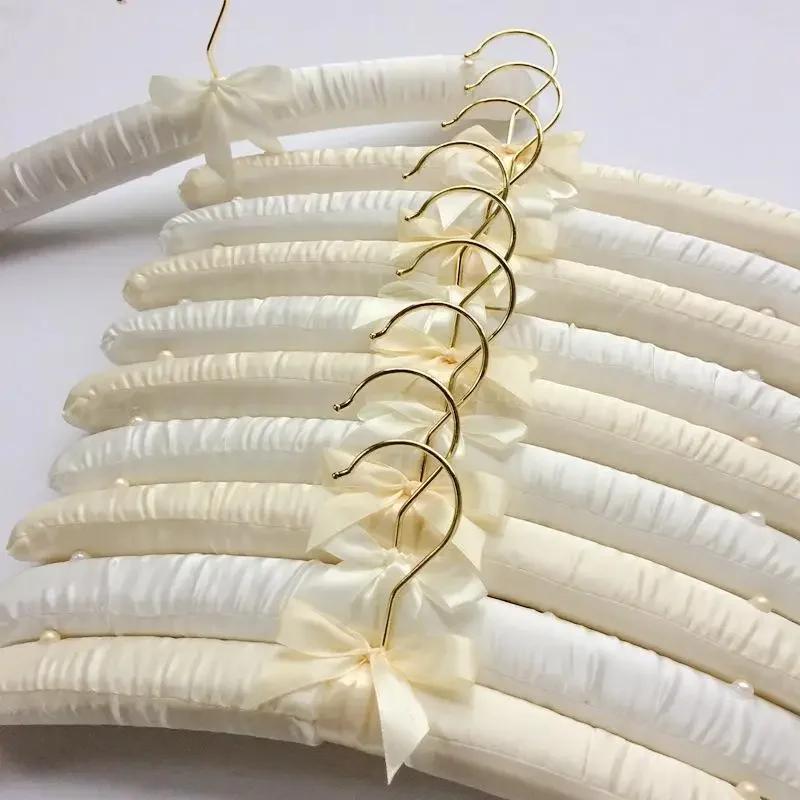 35cm Silk Hanger Imitation Gold Hook Cloth Hanger Cloth Wedding Dress Hanging Anti-Slip Buckle 10pcs/lot
35cm Silk Hanger Imitation Gold Hook Cloth Hanger Cloth Wedding Dress Hanging Anti-Slip Buckle 10pcs/lot