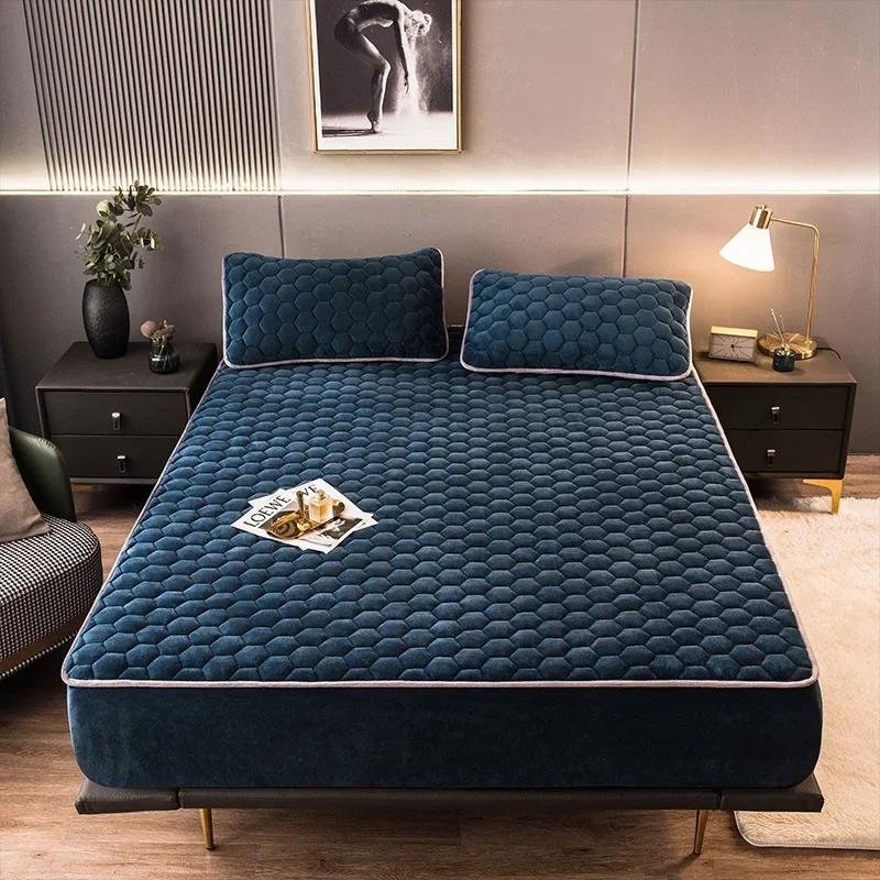 Quilted Bed Sheet Single Piece Thick Crystal Velvet Mattress Cover Coral Velvet Non-slip Protective Cover Quilted Bedspread A pair of pillowcase
Quilted Bed Sheet Single Piece Thick Crystal Velvet Mattress Cover Coral Velvet Non-slip Protective Cover Quilted Bedspread A pair of pillowcase