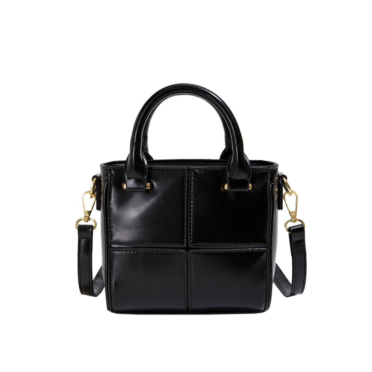 Niche solid color portable square bag women 2025 popular new vegetable basket fashion versatile shoulder messenger bag 17*7*16 чорний
Niche solid color portable square bag women 2025 popular new vegetable basket fashion versatile shoulder messenger bag 17*7*16 чорний