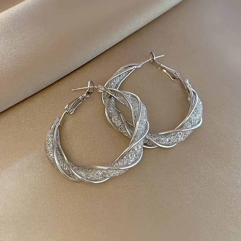 Модные серьги-кольца из металла с закруткой для женщин, для свадьбы, вечеринки, золотого и серебряного цвета, геометрические, эффектные, ювелирные изделия
Модные серьги-кольца из металла с закруткой для женщин, для свадьбы, вечеринки, золотого и серебряного цвета, геометрические, эффектные, ювелирные изделия