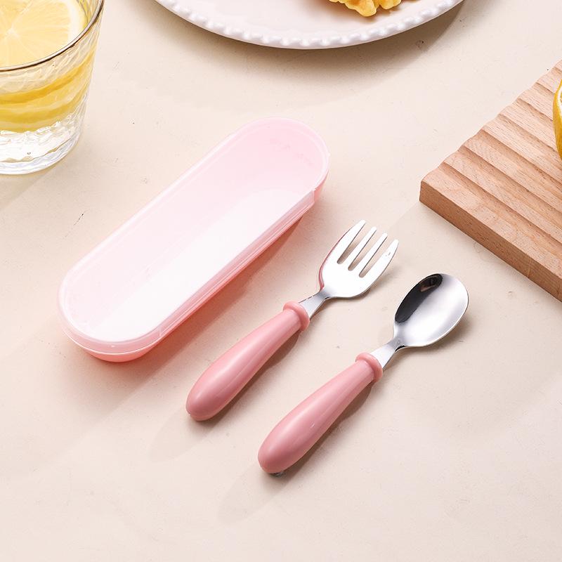 Детский набор столовых приборов из нержавеющей стали 304: Защита от ожогов, защита от падений, ложка, вилка и контейнер для хранения для кормления ребенка.
Детский набор столовых приборов из нержавеющей стали 304: Защита от ожогов, защита от падений, ложка, вилка и контейнер для хранения для кормления ребенка.