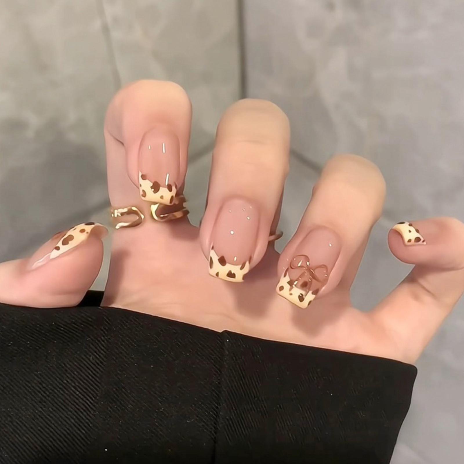Reusable Press On Fake Nails Full Cover Artificial Nail Tips with Clear Base and Patterned Design Suitable for Nail Art Decoration One Size
Reusable Press On Fake Nails Full Cover Artificial Nail Tips with Clear Base and Patterned Design Suitable for Nail Art Decoration One Size
