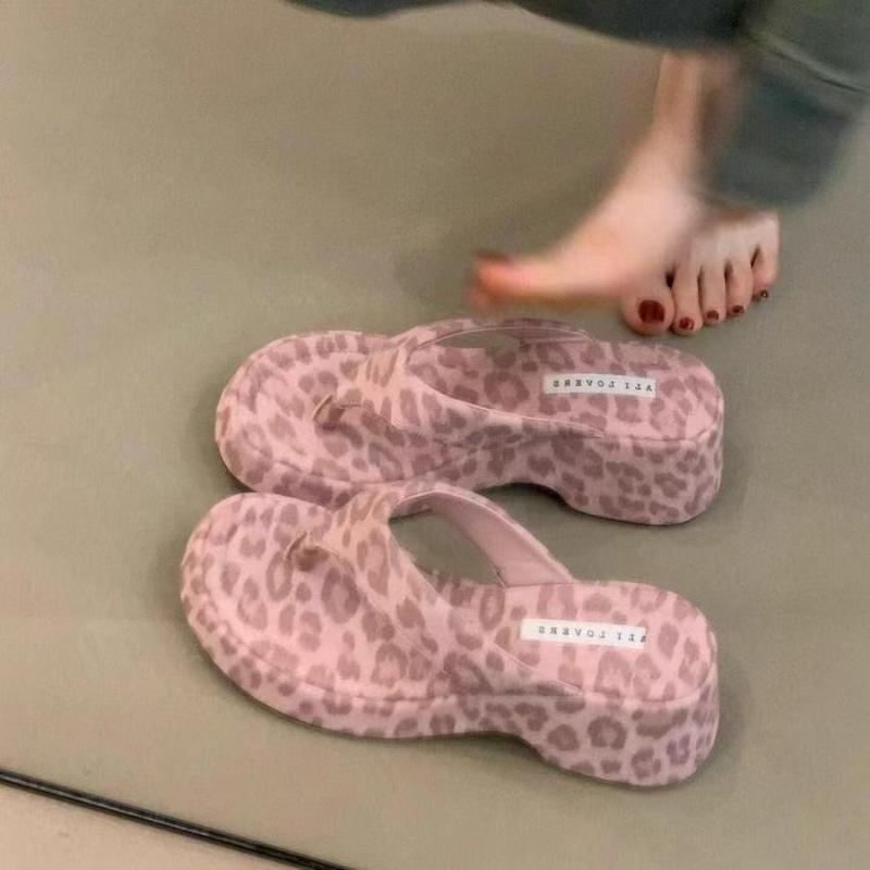 Slippers New Style Shoes Women s Shoes Versatile Wedge Heels Round Head Lettering Slippers 35 срібний
Slippers New Style Shoes Women s Shoes Versatile Wedge Heels Round Head Lettering Slippers 35 срібний