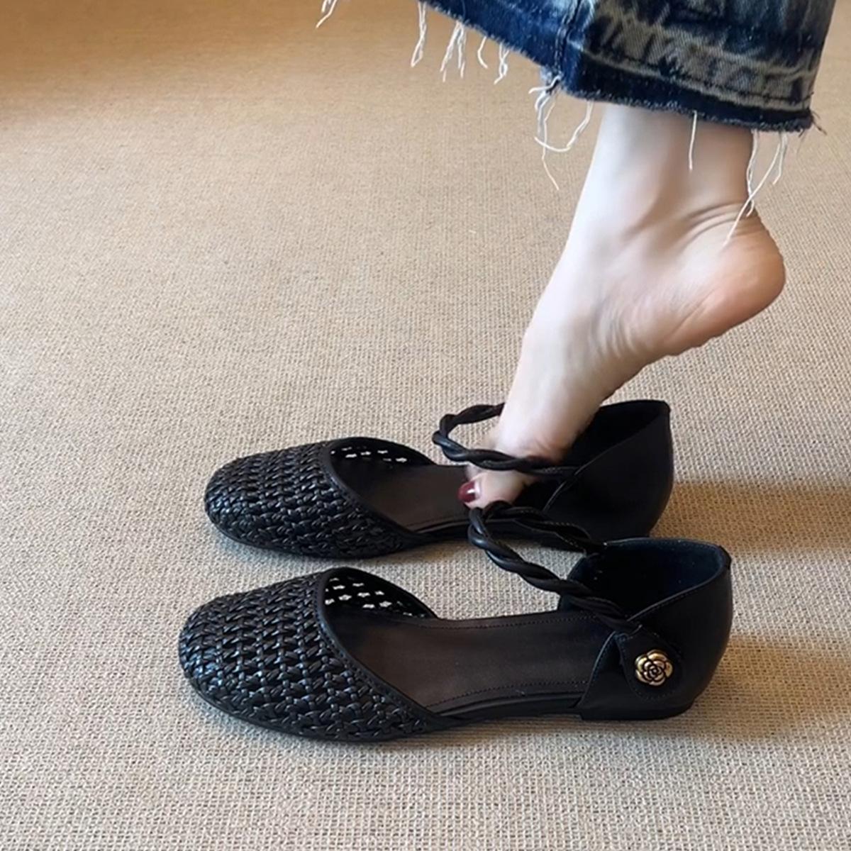 Sheepskin version~ French woven hollow design sense outer wear sandals women s word with camellia round head flat sole shoes 40
Sheepskin version~ French woven hollow design sense outer wear sandals women s word with camellia round head flat sole shoes 40
