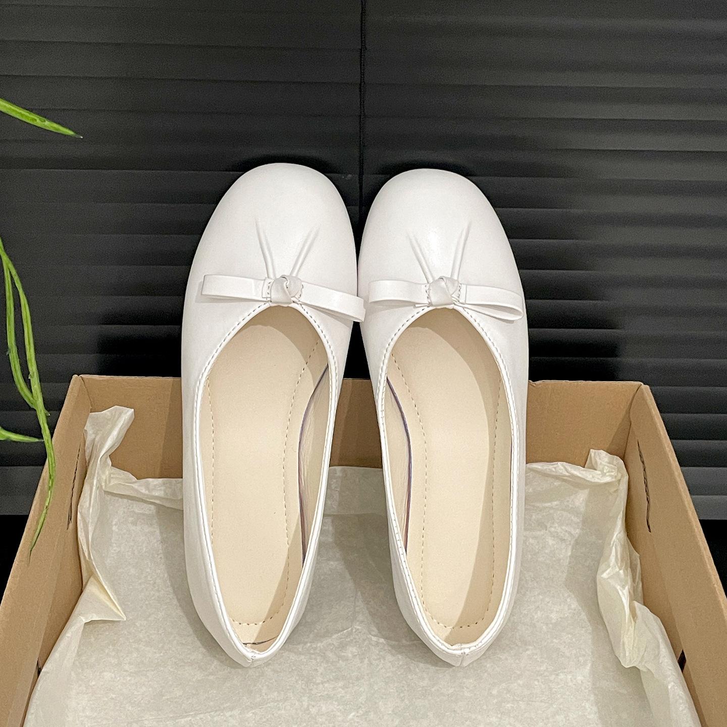Retro silver high-end French flat-bottomed light-mouth single shoes women s summer 2025 new skirt versatile Mary Jane shoes 40 білий
Retro silver high-end French flat-bottomed light-mouth single shoes women s summer 2025 new skirt versatile Mary Jane shoes 40 білий