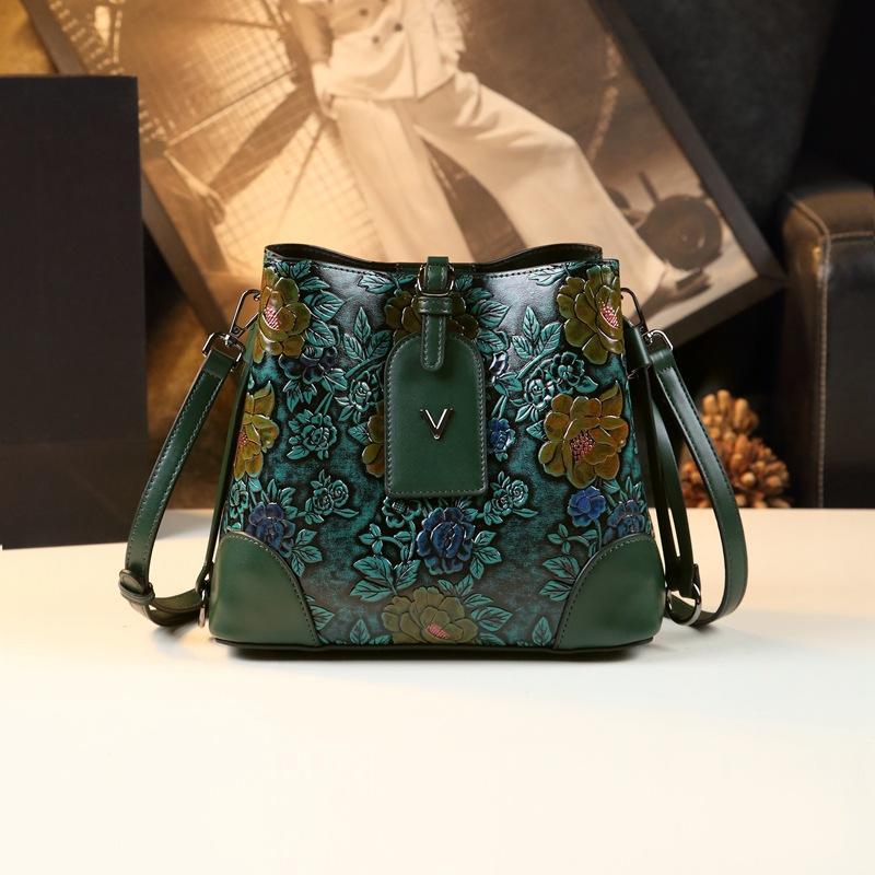 Underarm Bucket Bag Fashionable Mother Large Capacity Bag Retro Ink Painting Atmospheric Fashion Messenger Bag Bag
Underarm Bucket Bag Fashionable Mother Large Capacity Bag Retro Ink Painting Atmospheric Fashion Messenger Bag Bag