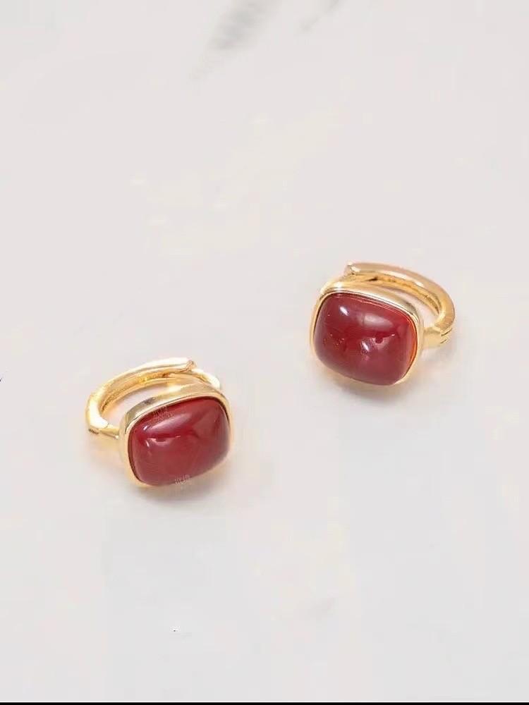 Fashionable Women s Versatile Earrings With A High-end Temperament Hoop One Size
Fashionable Women s Versatile Earrings With A High-end Temperament Hoop One Size