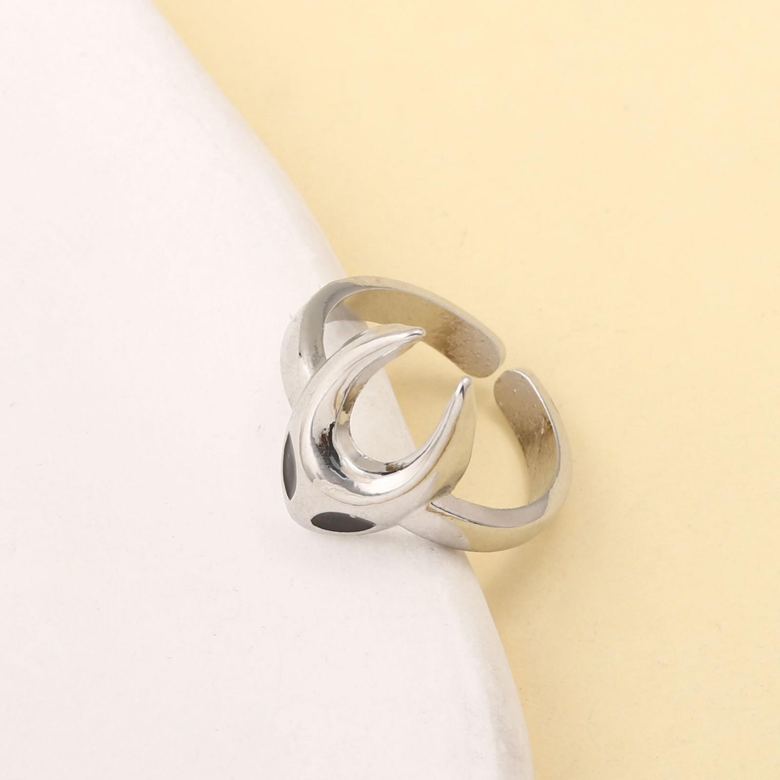 Adjustable Metal Ring with Unique Curved Design and Smooth Finish Suitable for Various Finger Sizes and Everyday Wear Accessories one size чёрный
Adjustable Metal Ring with Unique Curved Design and Smooth Finish Suitable for Various Finger Sizes and Everyday Wear Accessories one size чёрный