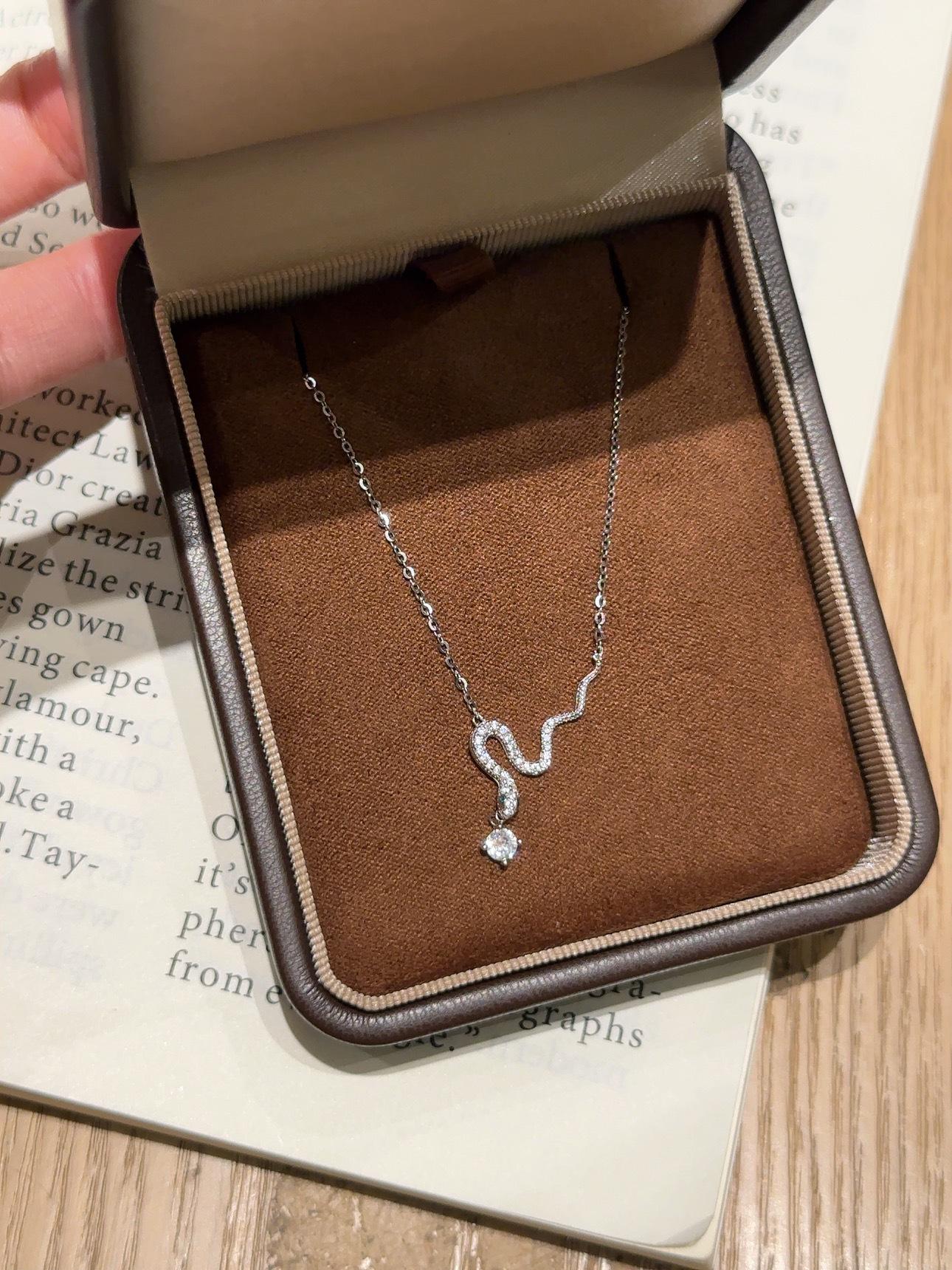 S925 Sterling Silver Spirit Snake Necklace with Full Diamonds - Zodiac Year Premium Autumn/Winter Jewelry 925 Silver
S925 Sterling Silver Spirit Snake Necklace with Full Diamonds - Zodiac Year Premium Autumn/Winter Jewelry 925 Silver