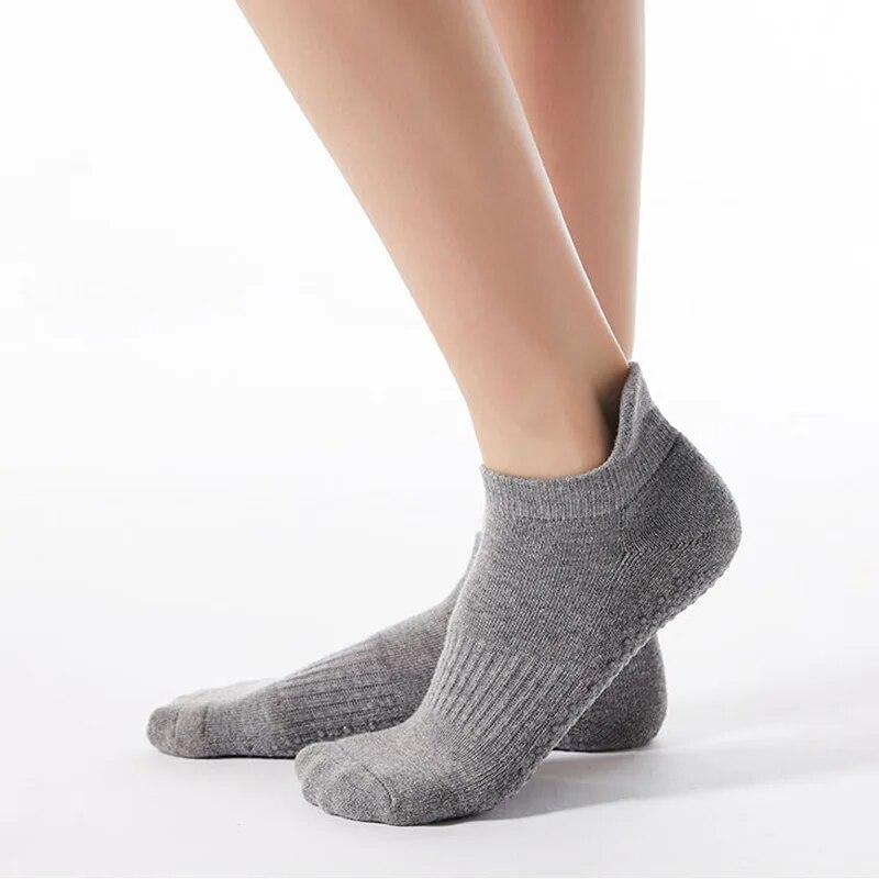 Non Slip Yoga Socks with Grip for Women Men Anti Skid Sticky Socks for Pilates Barre Home Workout Sports One size
Non Slip Yoga Socks with Grip for Women Men Anti Skid Sticky Socks for Pilates Barre Home Workout Sports One size