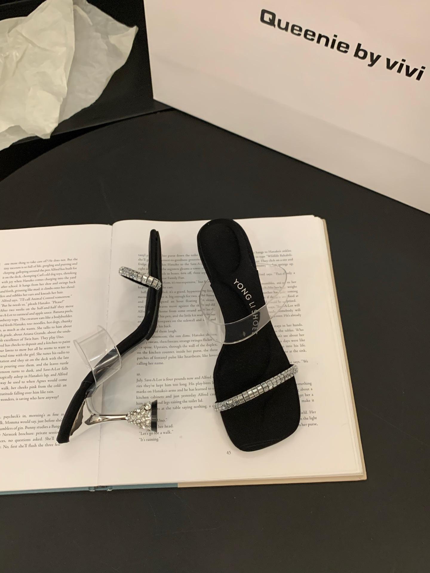 Нишевые высококлассные прозрачные шлепанцы с ремешком женская обувь носить 2025 лето сандалии со стразами сандалии на высоком каблуке 34
Нишевые высококлассные прозрачные шлепанцы с ремешком женская обувь носить 2025 лето сандалии со стразами сандалии на высоком каблуке 34