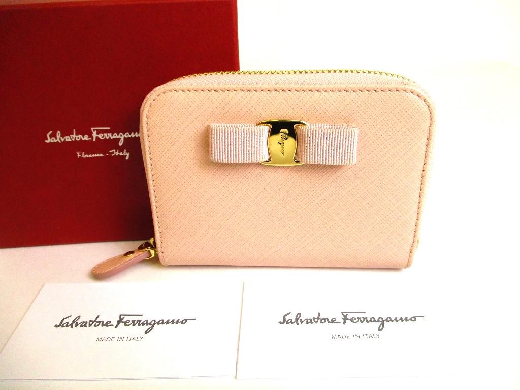 Справжній світло-рожевий шкіряний гаманець Salvatore Ferragamo Vala круглий на блискавці №9569 відремонтований
Справжній світло-рожевий шкіряний гаманець Salvatore Ferragamo Vala круглий на блискавці №9569 відремонтований