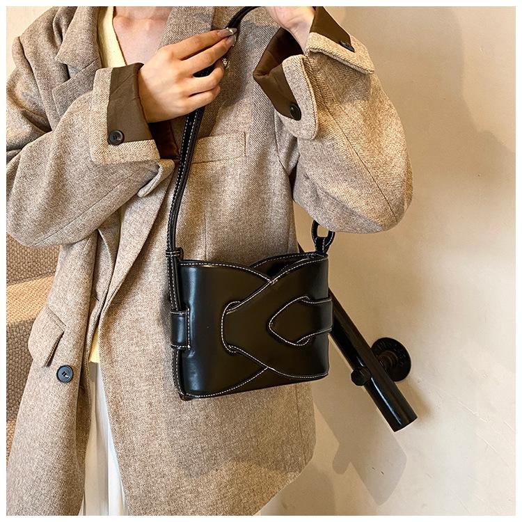 Underarm Bag Moon Tooth Bag Niche Design Cross-border American, Korean and British Messenger Bag Shoulder Bag Girls Premium Niche Bag чорний
Underarm Bag Moon Tooth Bag Niche Design Cross-border American, Korean and British Messenger Bag Shoulder Bag Girls Premium Niche Bag чорний