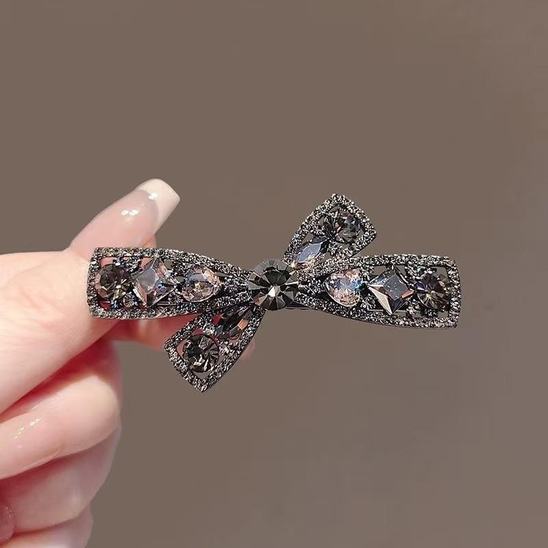 Black Rhinestone Bow Duckbill Hair Clips Elegant Delicate Side Top Barrettes Women Fashion Hair Accessories чорний
Black Rhinestone Bow Duckbill Hair Clips Elegant Delicate Side Top Barrettes Women Fashion Hair Accessories чорний