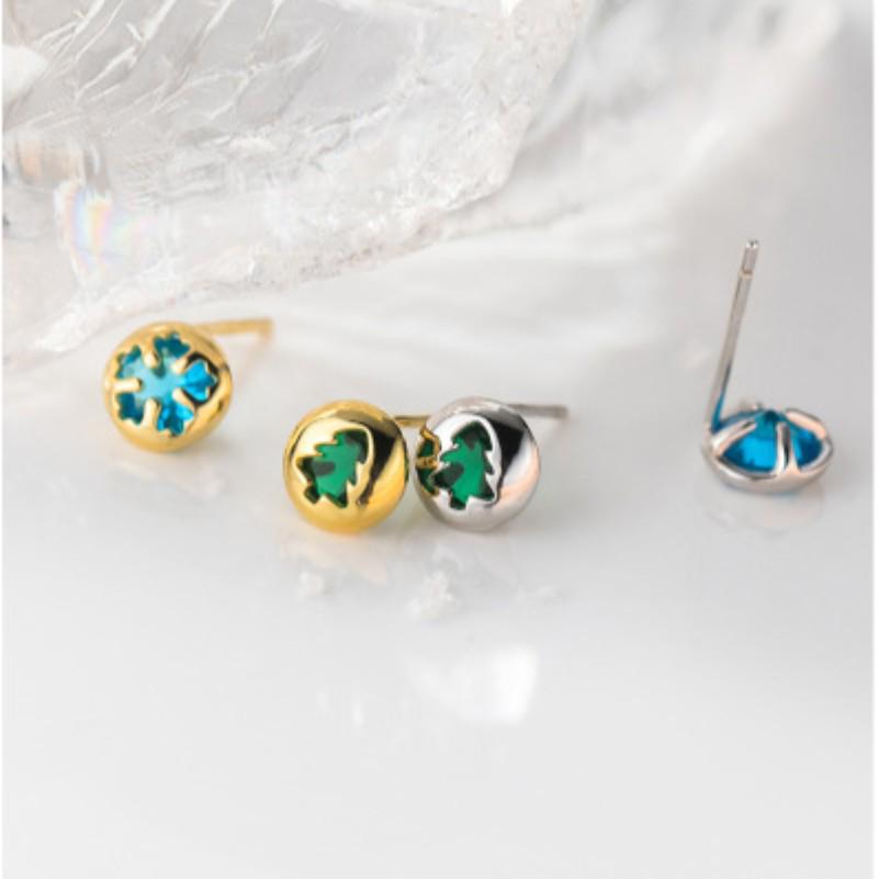 Minimalist Asymmetrical Snowflake Zircon Earrings - Japanese & Korean Design Gold E3708
Minimalist Asymmetrical Snowflake Zircon Earrings - Japanese & Korean Design Gold E3708