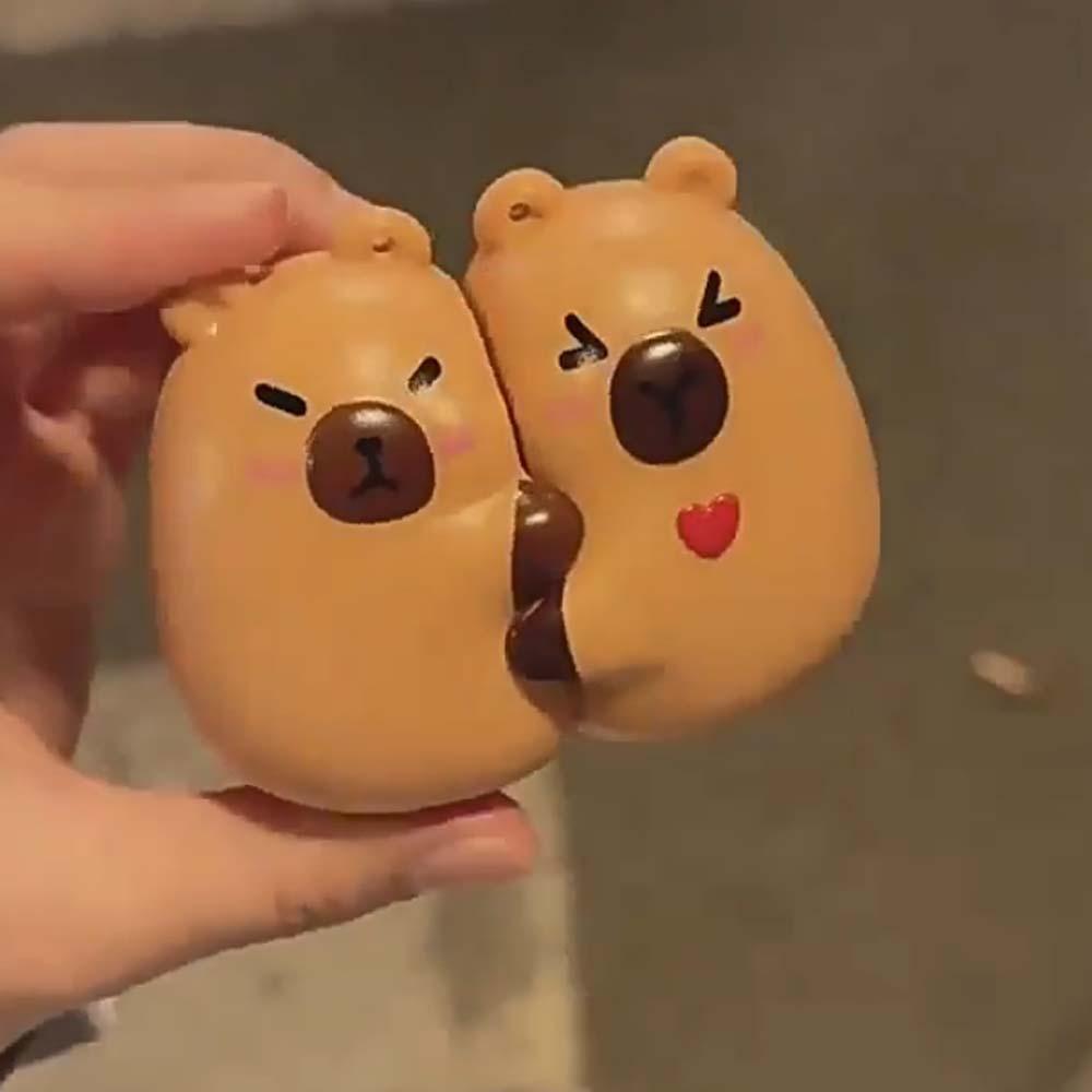 2pcs/set Plastic Capybara Keychains Button Batteries Cartoon Animal Key Ring Bag Charm Ornaments коричневий
2pcs/set Plastic Capybara Keychains Button Batteries Cartoon Animal Key Ring Bag Charm Ornaments коричневий