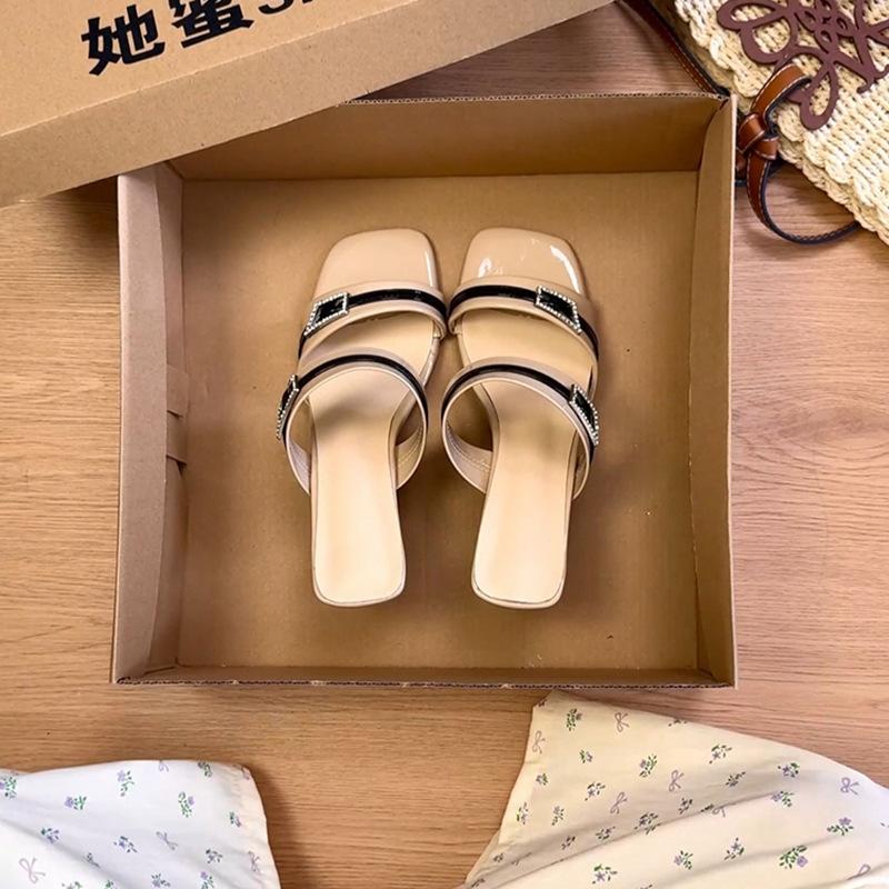 Niche flat-bottomed one-word slippers for women s summer wear, new soft-soled beach vacation cool slippers 35
Niche flat-bottomed one-word slippers for women s summer wear, new soft-soled beach vacation cool slippers 35