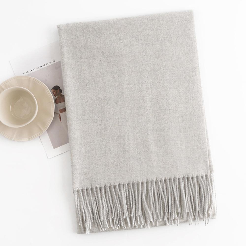 Solid color scarf, popular in winter, imitation cashmere, thickened for autumn and winter, high-end feel, versatile and warm women s shawl 65*200
Solid color scarf, popular in winter, imitation cashmere, thickened for autumn and winter, high-end feel, versatile and warm women s shawl 65*200