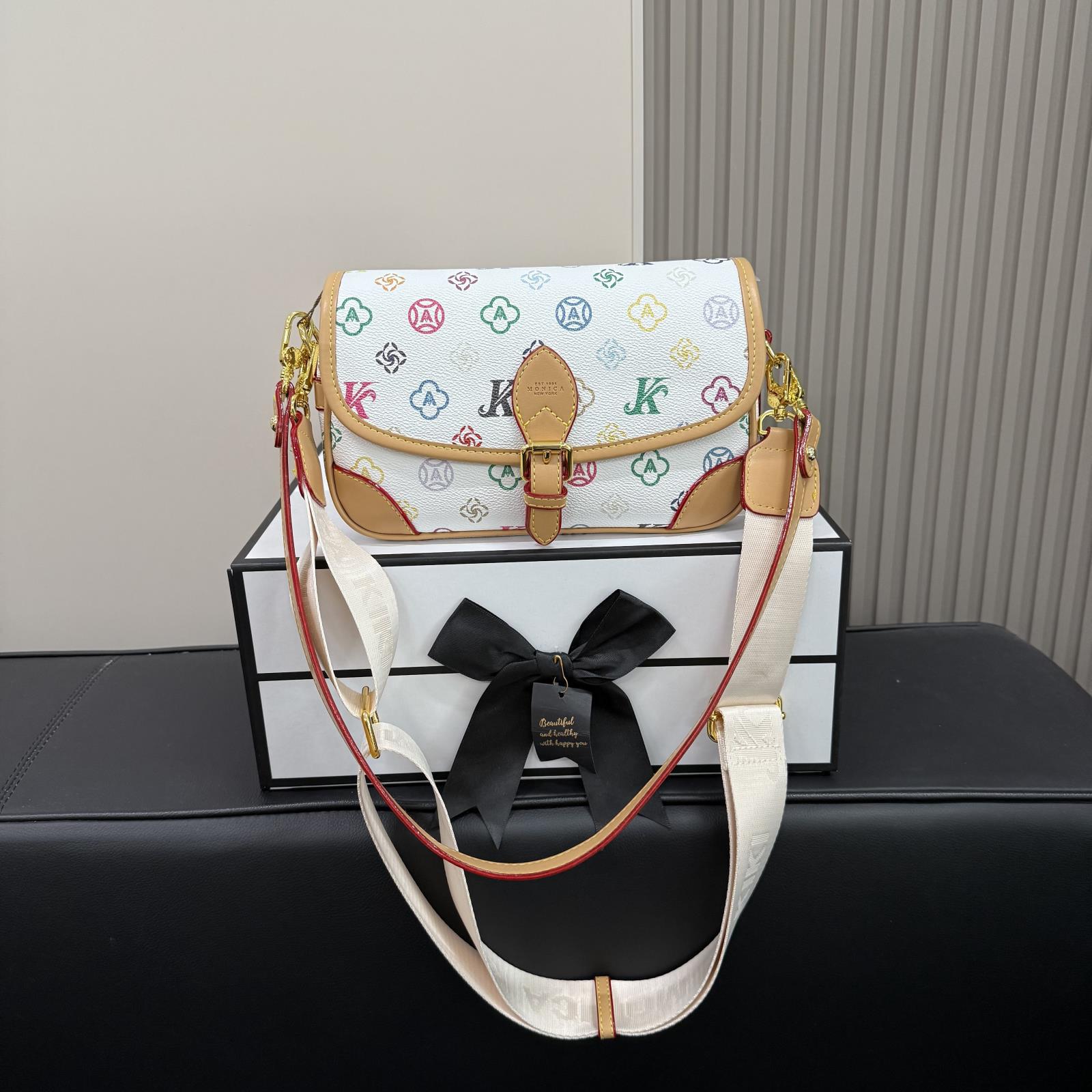 New fashion style letter presbyopia baguette bag single shoulder oblique underarm bag fashion
New fashion style letter presbyopia baguette bag single shoulder oblique underarm bag fashion