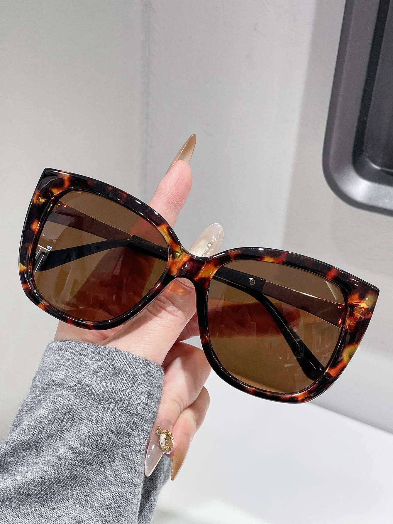 Retro Minimalist Large Cat Eye Frame Fashion Glasses Unisex Versatile for Daily Wear Driving Photography
Retro Minimalist Large Cat Eye Frame Fashion Glasses Unisex Versatile for Daily Wear Driving Photography