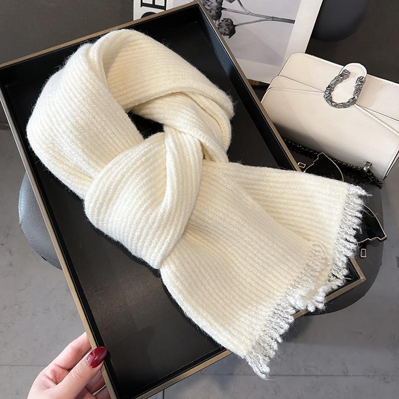 Unisex Grey Wool Blend Knit Snood Scarf for Winter Warmth
Unisex Grey Wool Blend Knit Snood Scarf for Winter Warmth