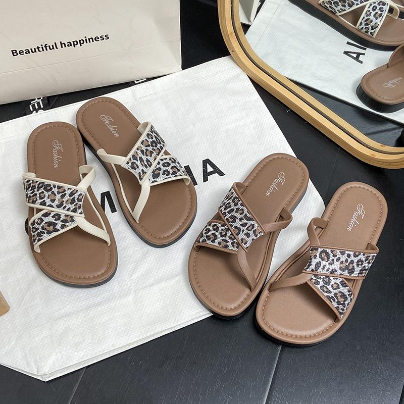 Outside slippers women s new summer leopard print versatile flat bottom non-slip schoolgirl fashion soft bottom beach cool slippers 36/37
Outside slippers women s new summer leopard print versatile flat bottom non-slip schoolgirl fashion soft bottom beach cool slippers 36/37