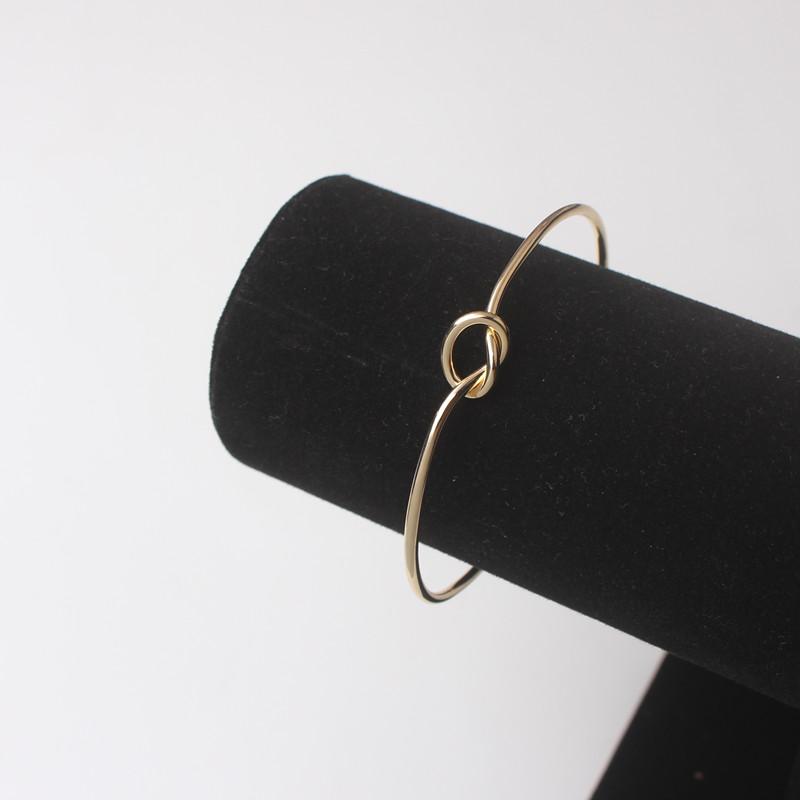 New Open Cuff Women s Bangles Gold Color Kont Design Bracelets on Hand Punk Personality Metal Bangles Hand Decoration Wholesale
New Open Cuff Women s Bangles Gold Color Kont Design Bracelets on Hand Punk Personality Metal Bangles Hand Decoration Wholesale