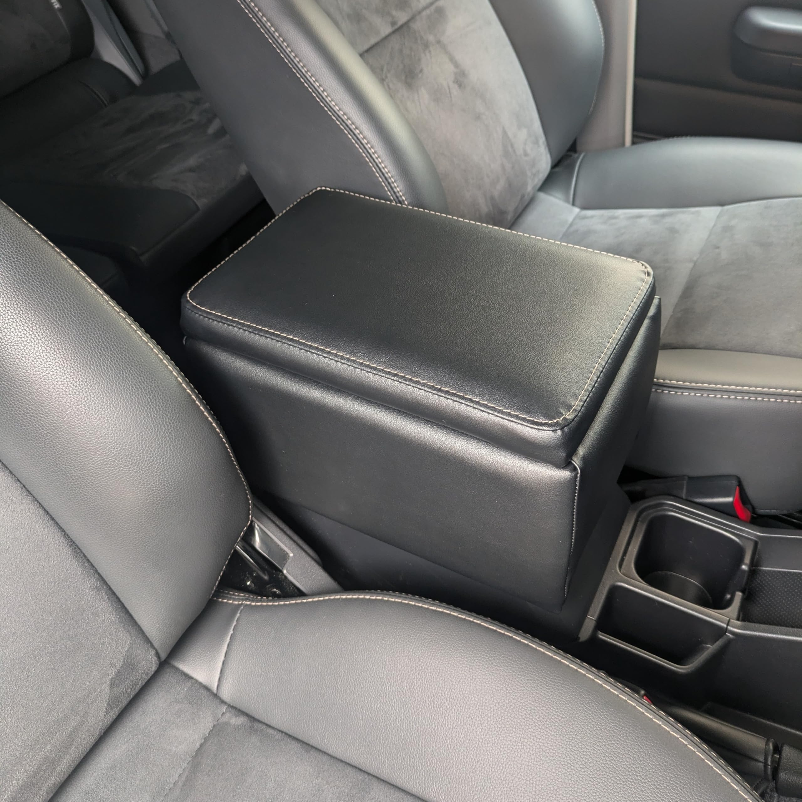 TME Land Cruiser 70 Консоль-подлокотник для Land Cruiser 70 Черная кожа Кастомный интерьер послепродажного обслуживания Перепродажа (Черный, Шитье) 2023-настоящее время чёрный
TME Land Cruiser 70 Консоль-подлокотник для Land Cruiser 70 Черная кожа Кастомный интерьер послепродажного обслуживания Перепродажа (Черный, Шитье) 2023-настоящее время чёрный