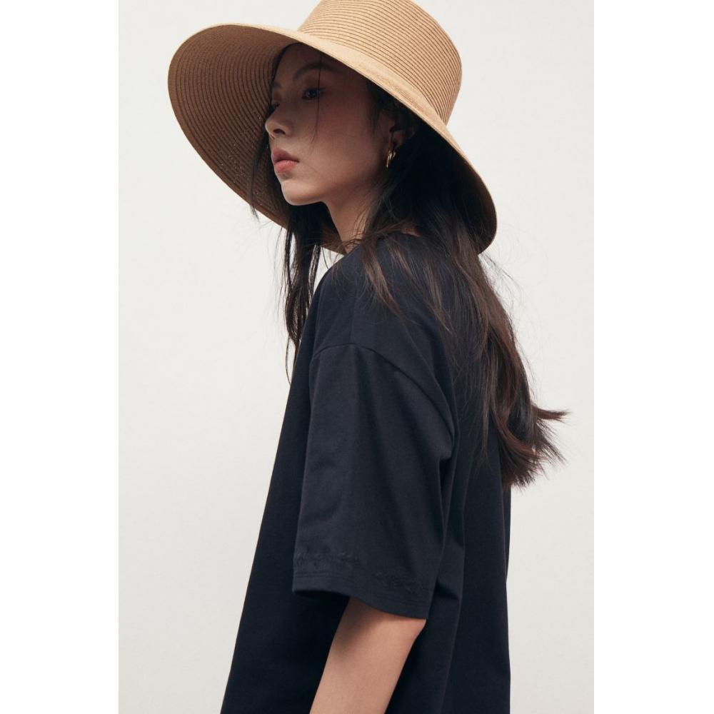 Футболка с вышивкой HM, черная 
Футболка с вышивкой HM, черная