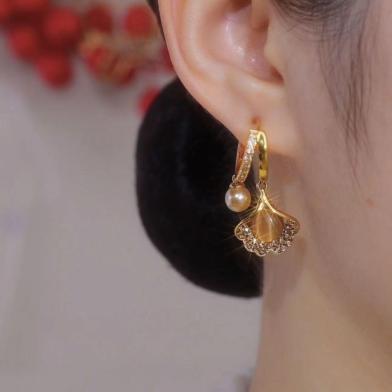 Ginkgo Leaf Pearl Ear Cuffs: Vintage-Inspired, Versatile Earrings for Sophisticated Style золотой
Ginkgo Leaf Pearl Ear Cuffs: Vintage-Inspired, Versatile Earrings for Sophisticated Style золотой