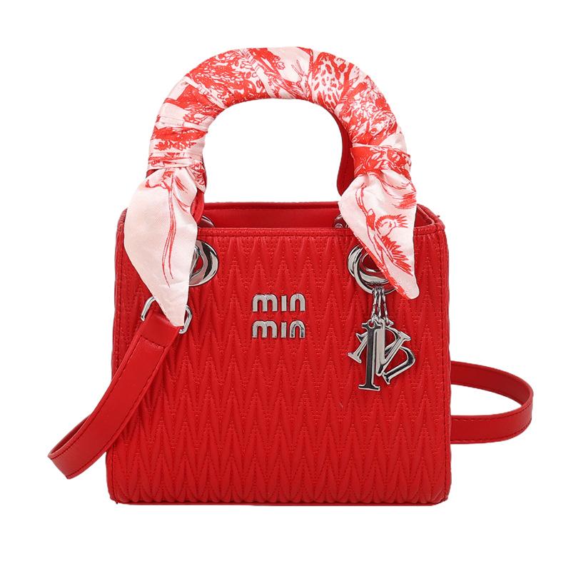 Women s Luxury Diamond Embroidered Shoulder Crossbody Bag - Large Capacity, Fall/Winter 2025 Trend One Size красный
Women s Luxury Diamond Embroidered Shoulder Crossbody Bag - Large Capacity, Fall/Winter 2025 Trend One Size красный