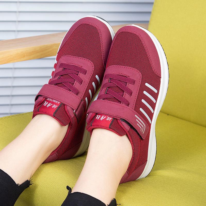 New walking shoes middle-aged and elderly mother shoes soft sole light casual shoes soft sole light sports shoes comfortable 36
New walking shoes middle-aged and elderly mother shoes soft sole light casual shoes soft sole light sports shoes comfortable 36