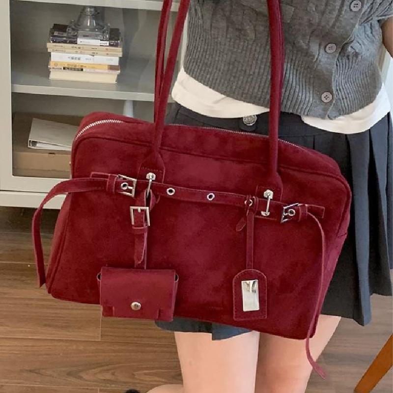 2026 New Large Capacity Vintage Style suede Tote Bag With Belt Buckle Closure Soft Cow Leather Shoulder Handbag For Office Use
2026 New Large Capacity Vintage Style suede Tote Bag With Belt Buckle Closure Soft Cow Leather Shoulder Handbag For Office Use