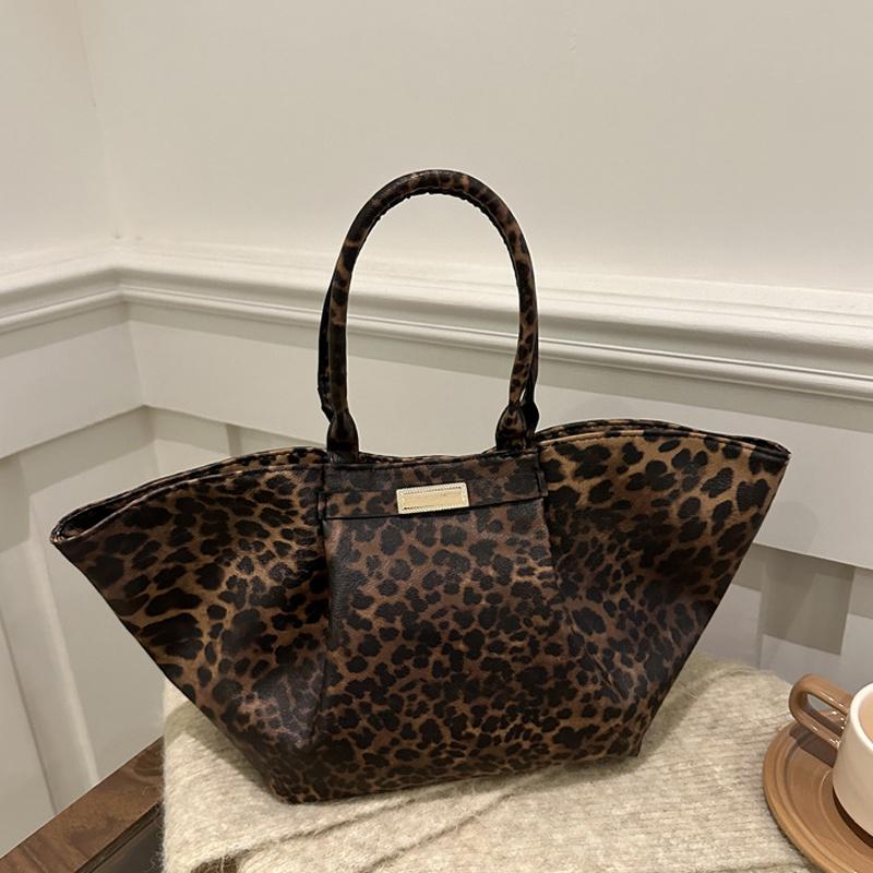 Модная сумка с леопардовыми крыльями, новая, большой вместимости, трендовая, для отдыха, для поездок на работу, брендовая, роскошная, подмышечная, на плечо, сумка-тоут для женщин CLE 46x13.5x21.5cm кофейный
Модная сумка с леопардовыми крыльями, новая, большой вместимости, трендовая, для отдыха, для поездок на работу, брендовая, роскошная, подмышечная, на плечо, сумка-тоут для женщин CLE 46x13.5x21.5cm кофейный