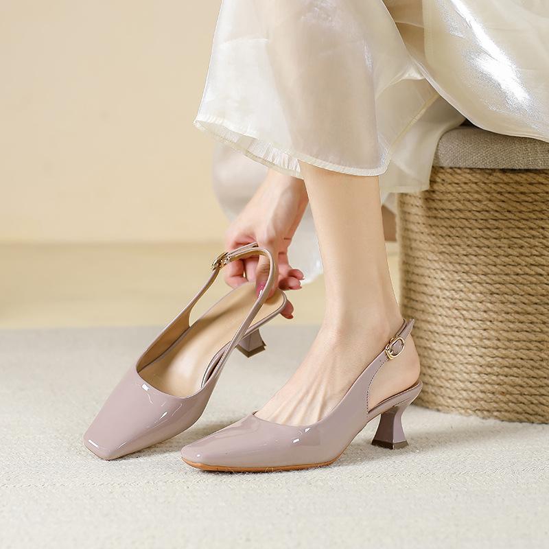 Square head rear empty single shoes new bag head sandals women s patent leather word with high heels stiletto 34 чорний
Square head rear empty single shoes new bag head sandals women s patent leather word with high heels stiletto 34 чорний