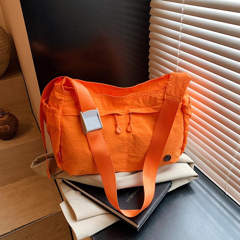 Nylon cloth bag new light shoulder messenger bag women s bag new trendy dumpling bag помаранчевий
Nylon cloth bag new light shoulder messenger bag women s bag new trendy dumpling bag помаранчевий
