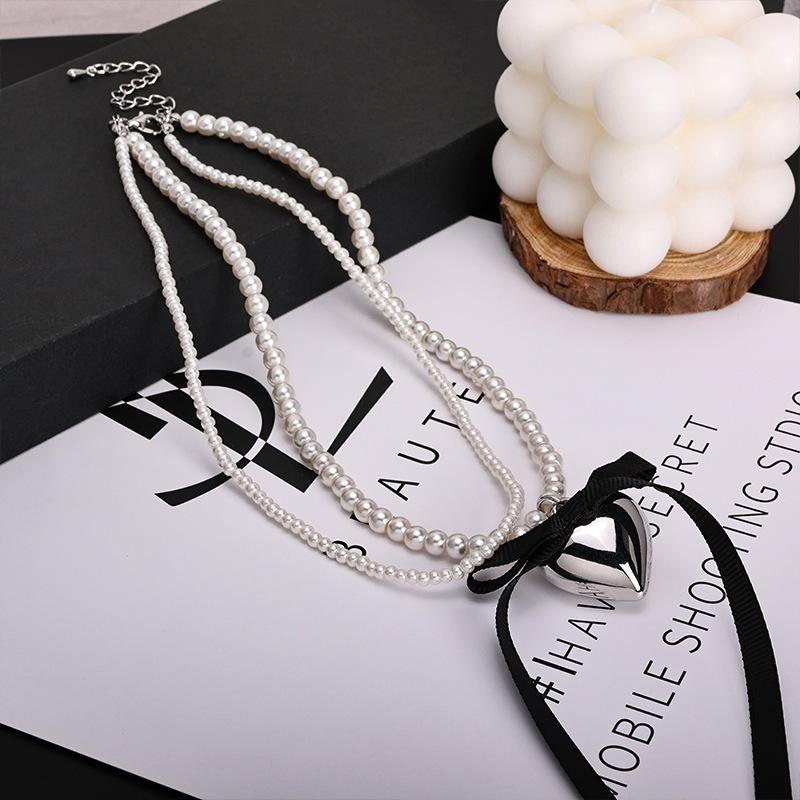 Pearl long sweater chain, high-end sense, niche design sense, love pendant, flannel bow necklace, autumn and winter models срібний
Pearl long sweater chain, high-end sense, niche design sense, love pendant, flannel bow necklace, autumn and winter models срібний