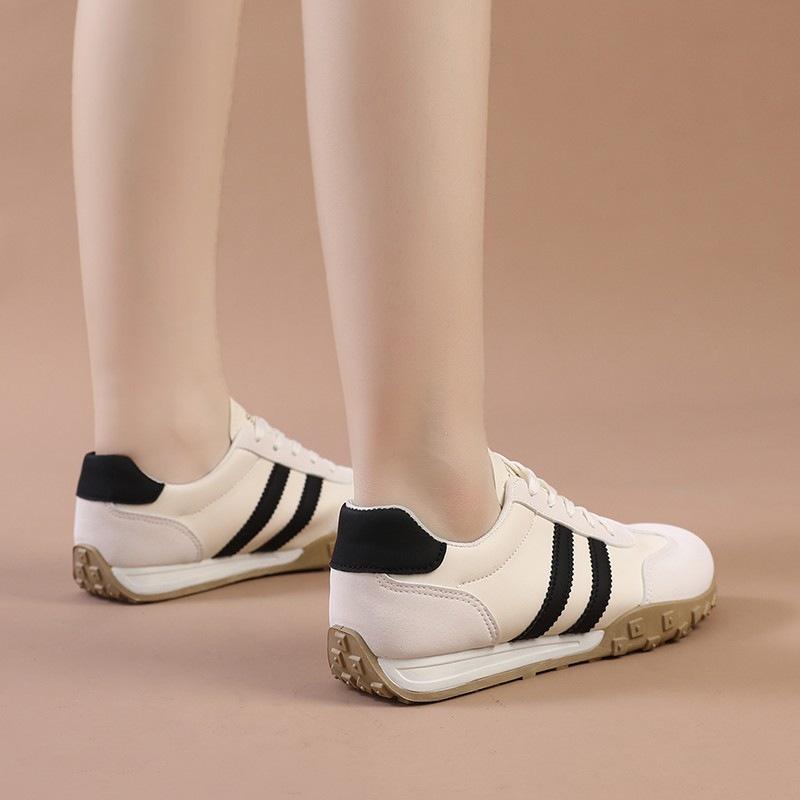 Niche fashion platform German training shoes women s 2025 autumn new sports and leisure shoes versatile red flat baseplate shoes 36 чорний
Niche fashion platform German training shoes women s 2025 autumn new sports and leisure shoes versatile red flat baseplate shoes 36 чорний