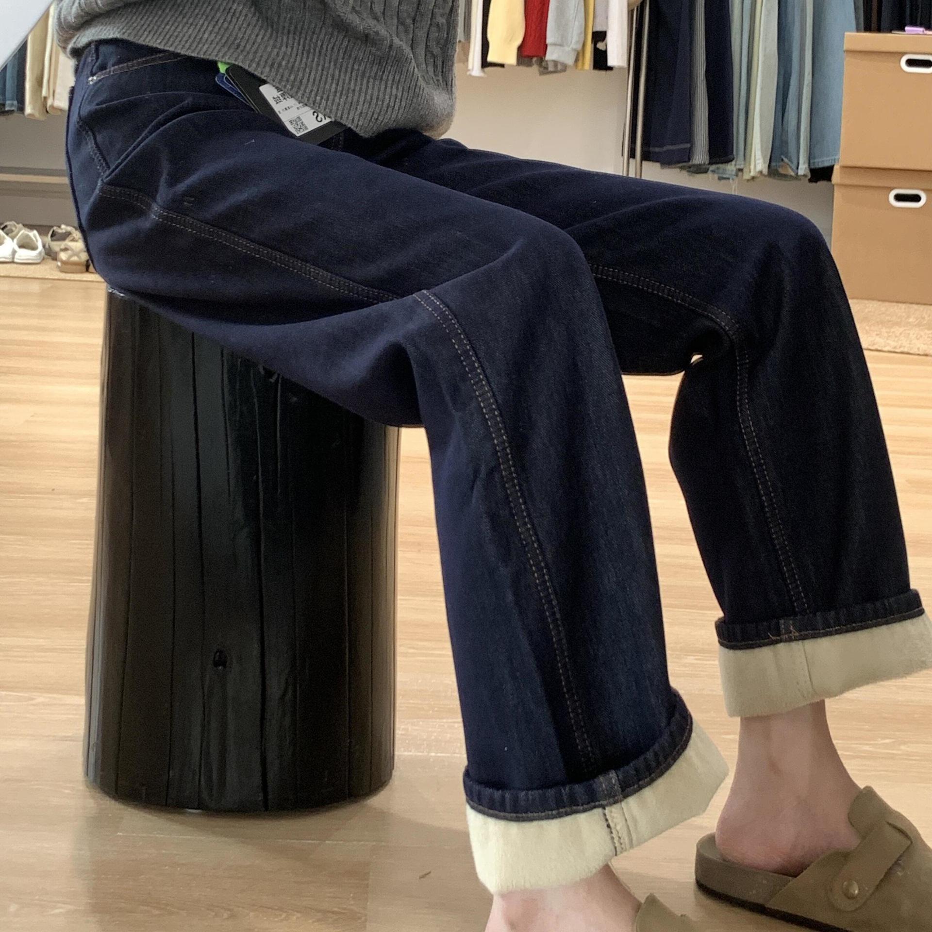 Женские ретро джинсы больших размеров с высокой посадкой, темно-синие, на флисовой подкладке, прямого кроя - Зимние стройнящие универсальные брюки S (80-98 cm)
Женские ретро джинсы больших размеров с высокой посадкой, темно-синие, на флисовой подкладке, прямого кроя - Зимние стройнящие универсальные брюки S (80-98 cm)