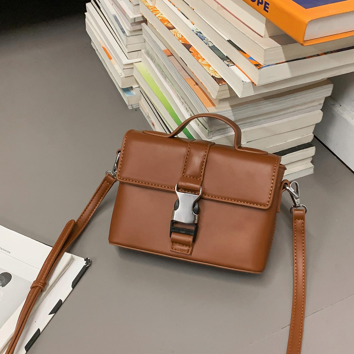 Premium sense PU leather hard box small square bag men s design sense trendy messenger bag boys commuter shoulder bag коричневый
Premium sense PU leather hard box small square bag men s design sense trendy messenger bag boys commuter shoulder bag коричневый