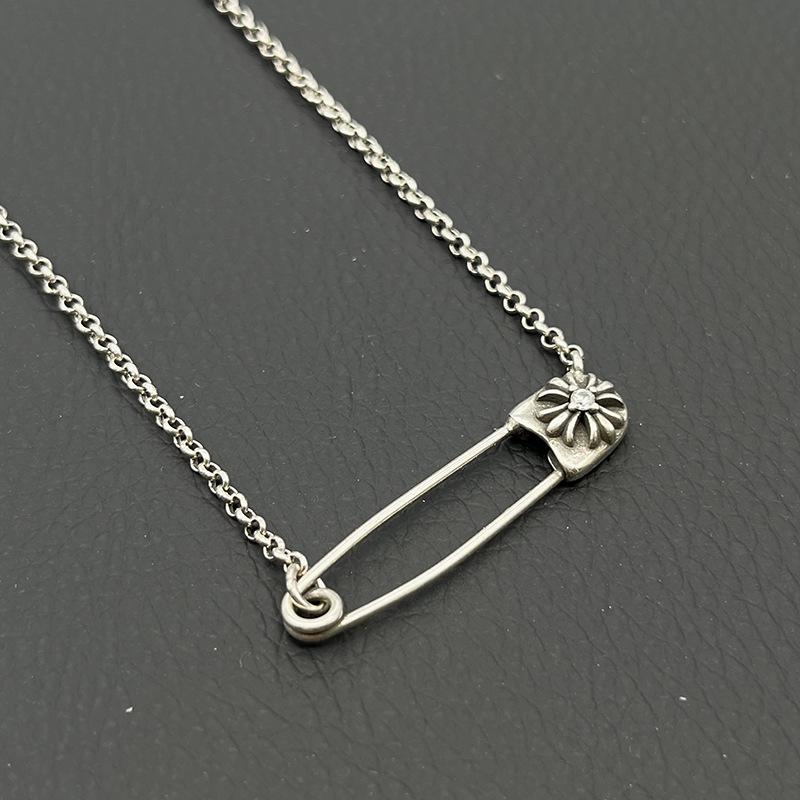 S925 Sterling Silver Gold-Plated Cross Flower Brooch Necklace: Classic European & American Style Clavicle Chain for Men & Women.
S925 Sterling Silver Gold-Plated Cross Flower Brooch Necklace: Classic European & American Style Clavicle Chain for Men & Women.