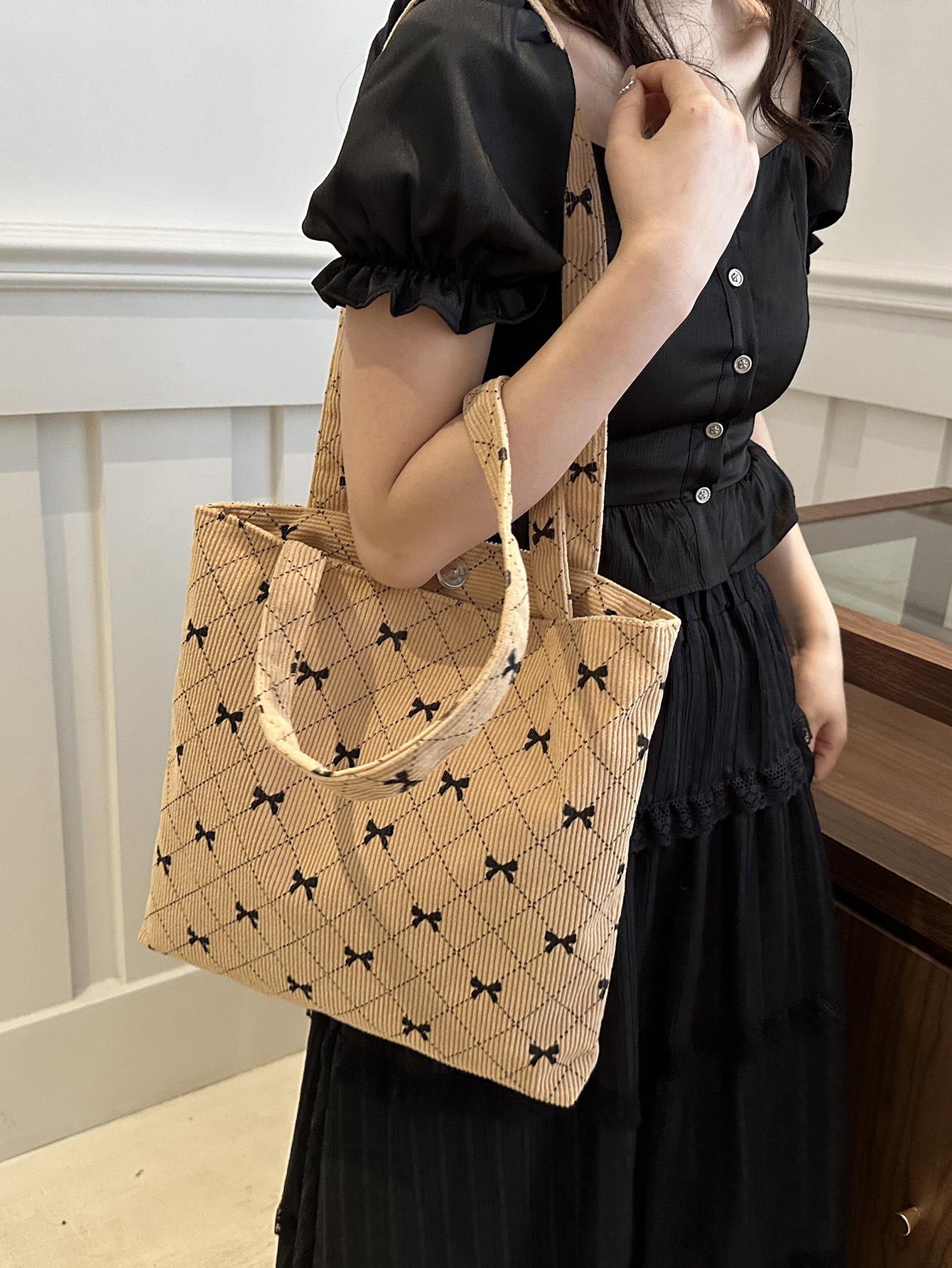 Japanese ins bow shoulder bag women s canvas literary lazy hand bag travel large-capacity student messenger bag коричневый
Japanese ins bow shoulder bag women s canvas literary lazy hand bag travel large-capacity student messenger bag коричневый