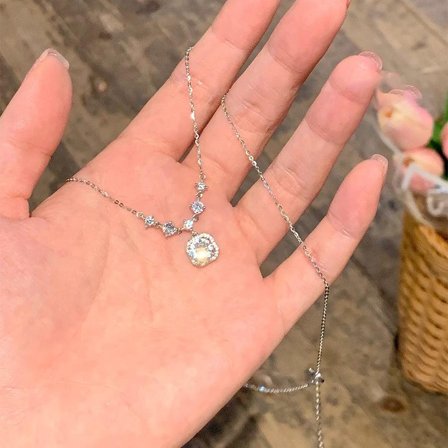 High-end Rhinestone & Zircon Square Necklace: S925 Sterling Silver, Elegant Design, Women s Clavicle Chain 925 Silver
High-end Rhinestone & Zircon Square Necklace: S925 Sterling Silver, Elegant Design, Women s Clavicle Chain 925 Silver